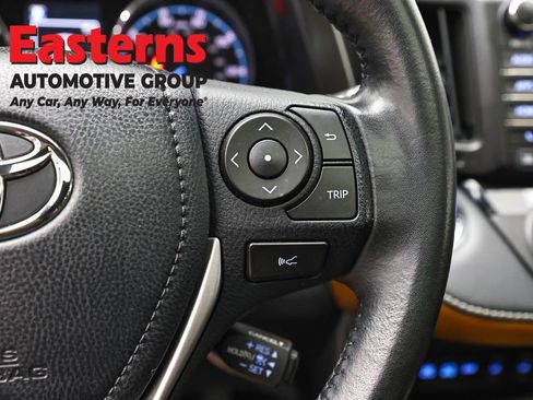 Used 2018 Toyota RAV4 SE AWD/4WD image 16