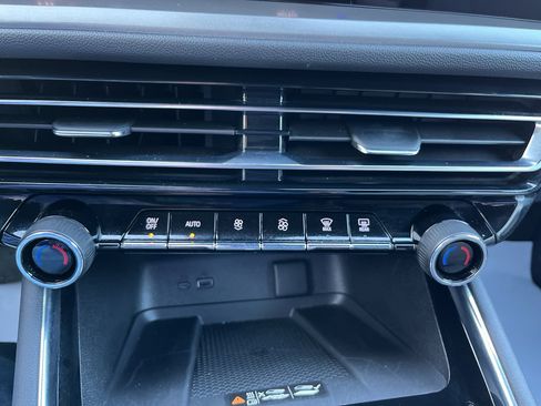 Used 2025 Chevrolet Traverse LT image 20