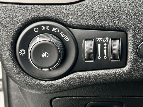 Used 2019 Jeep Cherokee Limited AWD/4WD image 27