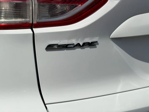 Used 2015 Ford Escape SE FWD image 12