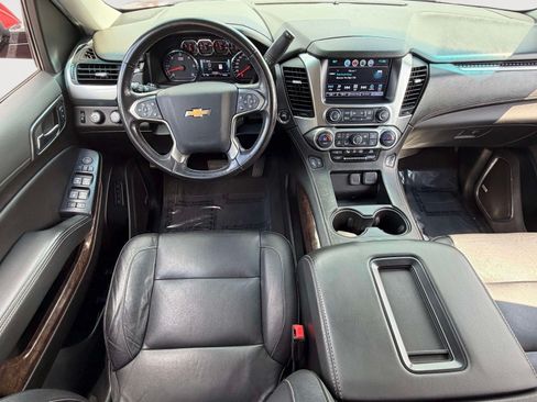 Used 2020 Chevrolet Suburban LT w/ Luxury Package AWD/4WD image 7