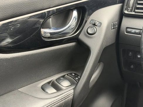 Used 2021 Nissan Rogue Sport SL w/ Premium Package image 13