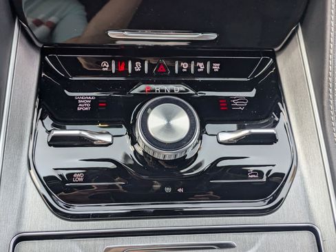 New 2025 Jeep Wagoneer Series III w/ Premium Group I image 15