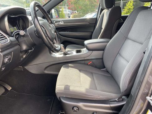 Used 2019 Jeep Grand Cherokee Laredo RWD image 14