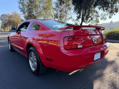 Used 2005 Ford Mustang Premium image 3