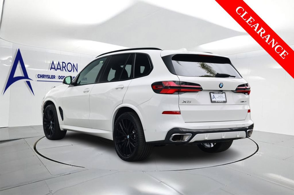 Used 2024 BMW X5 sDrive40i w/ M Sport Package RWD image 2