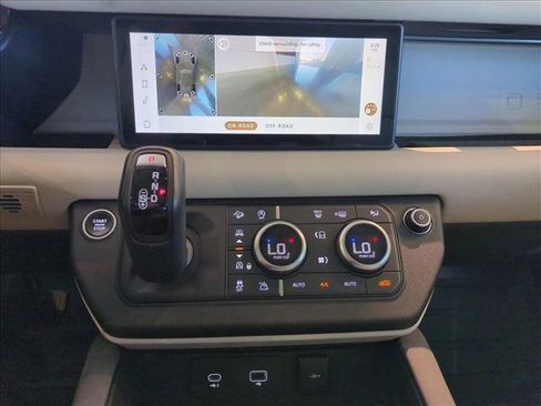 Used 2021 Land Rover Defender 110 SE image 15