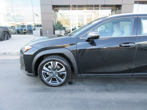 Used 2024 Lexus UX 250h FWD image 2
