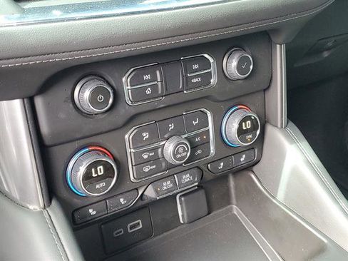 Used 2024 Chevrolet Suburban Z71 w/ Luxury Package image 65