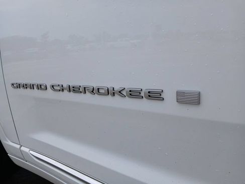 Used 2022 Jeep Grand Cherokee Summit AWD/4WD image 10