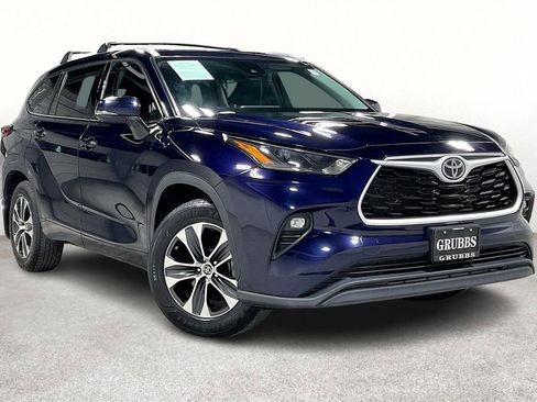 Used 2022 Toyota Highlander XLE image 1