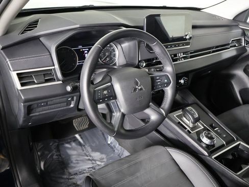 Used 2024 Mitsubishi Outlander SE image 29