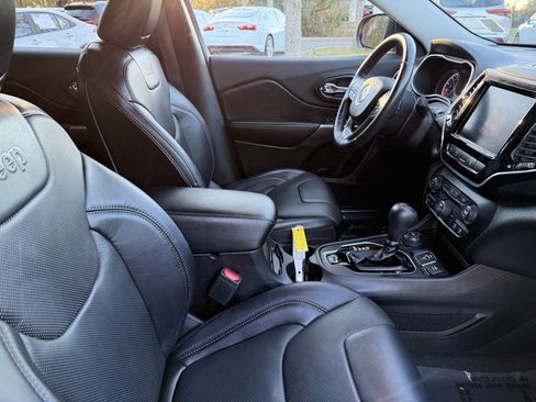 Used 2019 Jeep Cherokee Limited w/ Luxury Group image 9