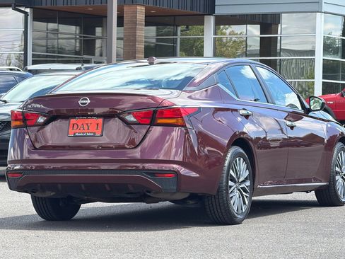Used 2025 Nissan Altima 2.5 SV FWD image 5