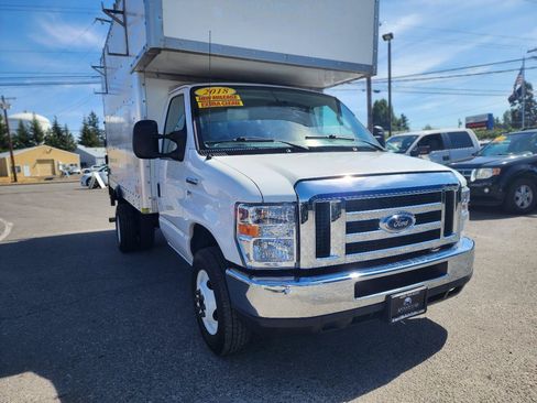 Used 2018 Ford E-350 and Econoline 350 Super Duty w/ Power Windows & Locks Group RWD image 3