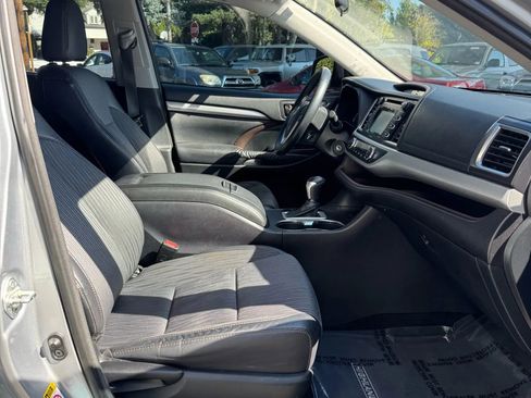 Used 2014 Toyota Highlander LE image 17