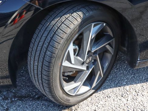 Used 2024 Hyundai Elantra Limited FWD image 13