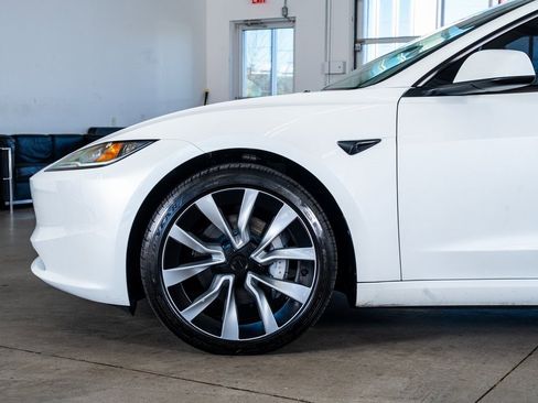 Used 2025 Tesla Model 3 Long Range image 9