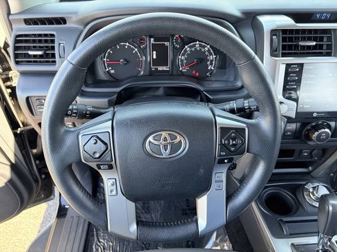 Used 2022 Toyota 4Runner SR5 Premium image 10