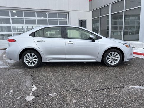 Used 2025 Toyota Corolla LE w/ LE Premium Package image 25