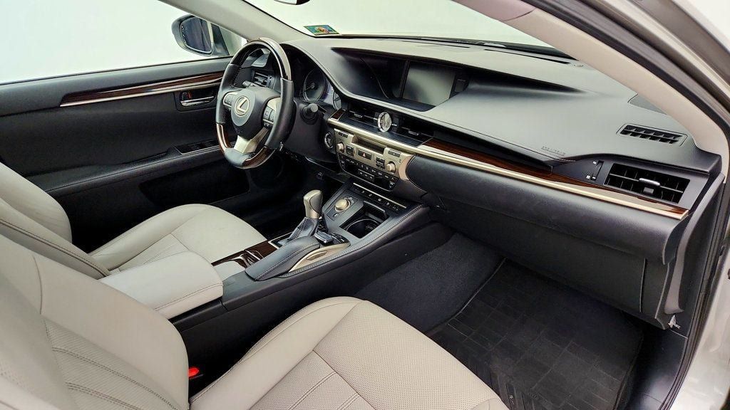 Used 2016 Lexus ES 350 w/ Luxury Package w/Wood Trim FWD image 26