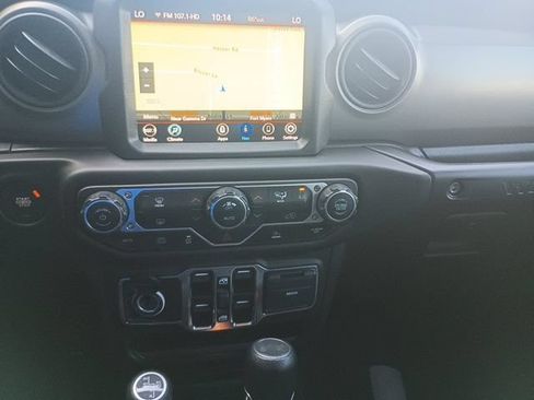Used 2023 Jeep Wrangler Unlimited w/ Sun & Screen Package AWD/4WD image 10