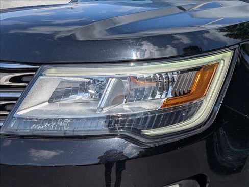 Used 2017 Ford Explorer XLT w/ Equipment Group 201A AWD/4WD image 2