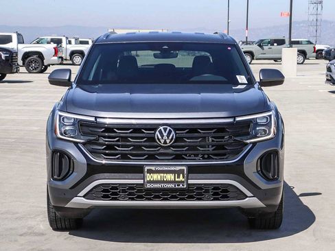 Used 2025 Volkswagen Atlas Cross Sport SE image 2
