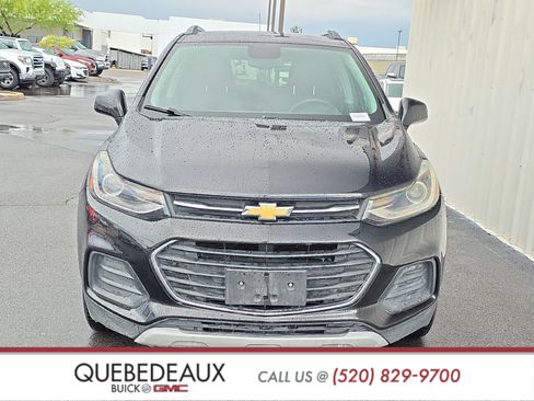Used 2019 Chevrolet Trax LT FWD image 2