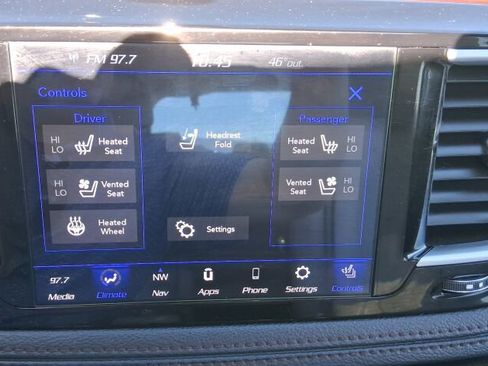 Used 2020 Chrysler Pacifica Limited image 32