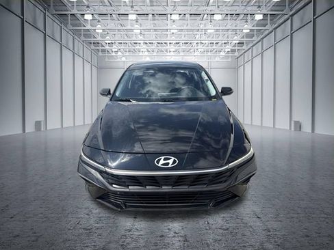 Used 2024 Hyundai Elantra SEL FWD image 8