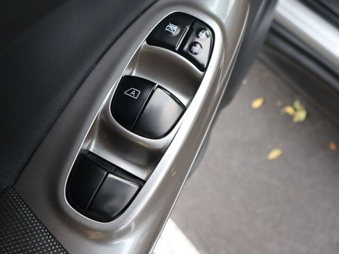 Used 2012 Nissan Juke SL image 27