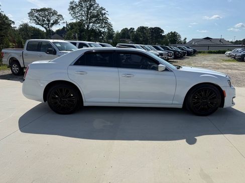 Used 2014 Chrysler 300 AWD w/ Driver Convenience Group image 8