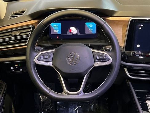 Certified 2025 Volkswagen Atlas SE image 14