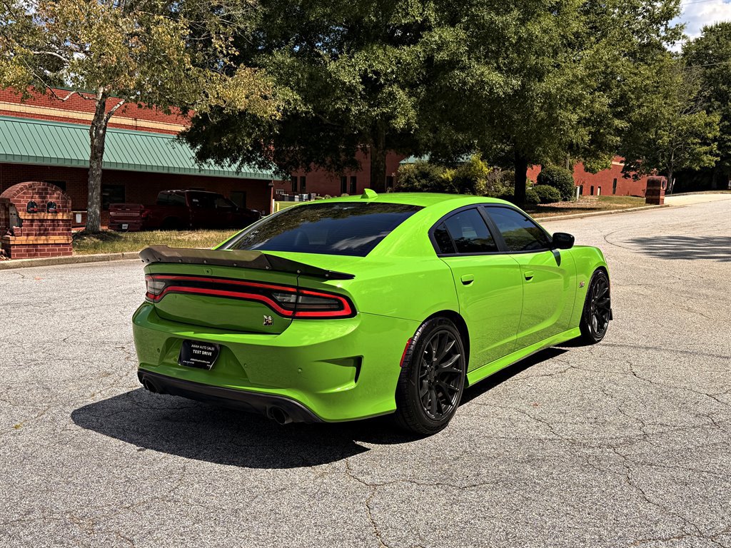 Used 2017 Dodge Charger R/T Scat Pack w/ Beats Audio Group RWD image 5