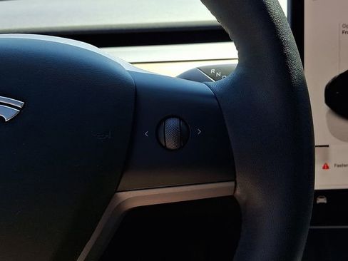 Used 2023 Tesla Model Y Long Range AWD/4WD image 25