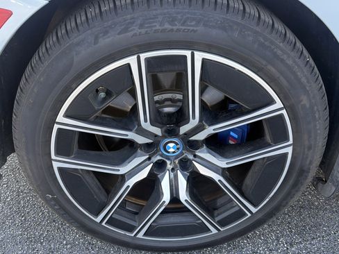 Certified 2023 BMW i7 xDrive60 w/ Executive Package 2 AWD/4WD image 14