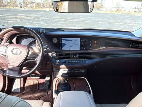 Used 2019 Lexus LS 500 500 Base w/ Accessory Package (Z2) image 33