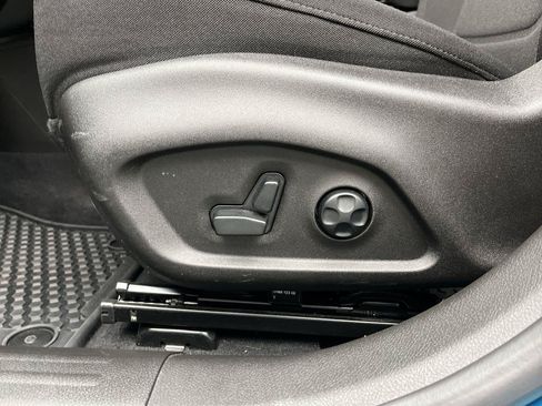 Used 2020 Jeep Renegade Latitude w/ Cold Weather Group FWD image 9