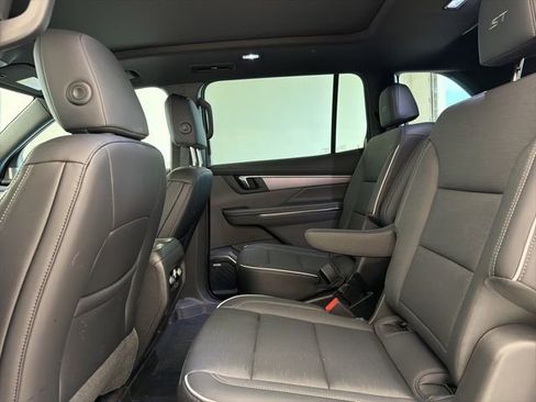 Used 2026 Buick Enclave Sport Touring w/ Power Package FWD image 11