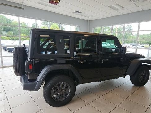 Used 2024 Jeep Wrangler Unlimited Sport AWD/4WD image 10