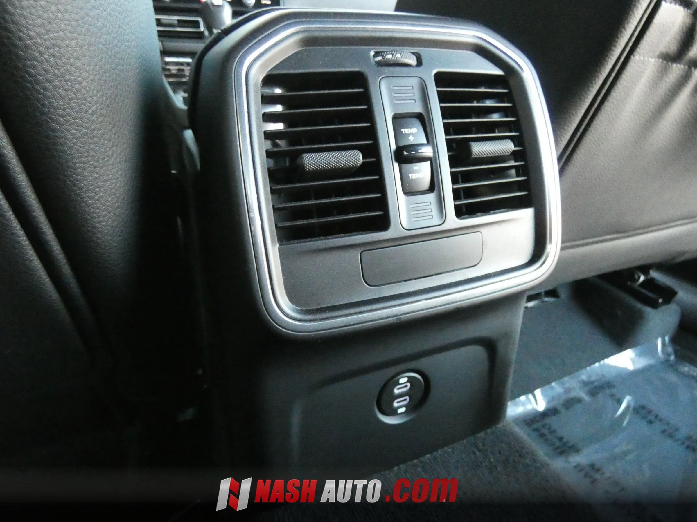 Used 2024 Porsche Macan AWD/4WD image 45