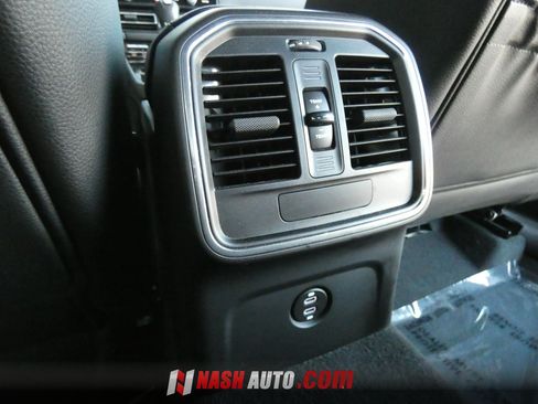 Used 2024 Porsche Macan AWD/4WD image 45