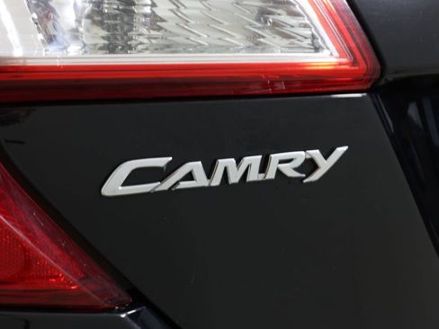 Used 2014 Toyota Camry SE w/ Moonroof Package image 30