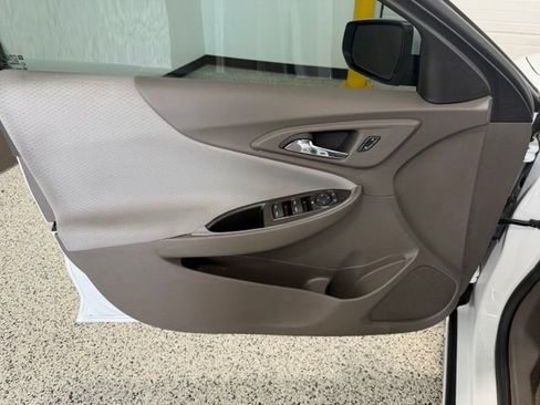 Used 2022 Chevrolet Malibu LT FWD image 8