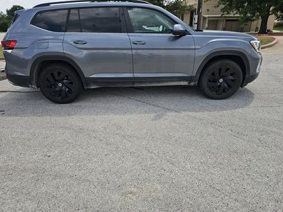 Used 2024 Volkswagen Atlas SE w/ Black Wheel Package