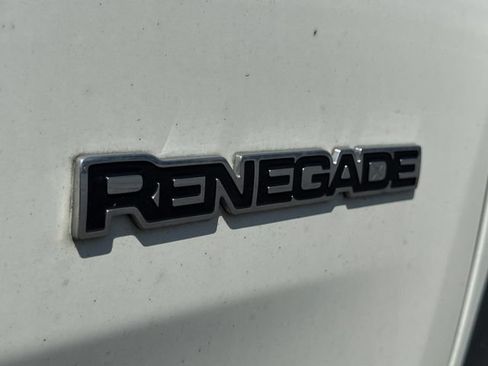 Used 2019 Jeep Renegade Limited w/ UConnect 8.4 Nav Group AWD/4WD image 15
