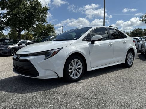Used 2026 Toyota Corolla LE w/ LE Premium Package FWD image 9