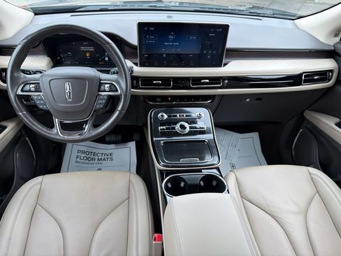 Used 2023 Lincoln Nautilus Reserve AWD/4WD image 2