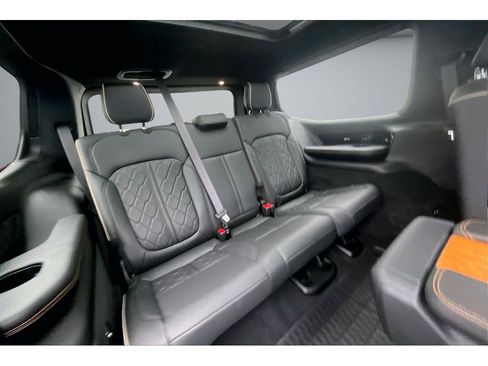 Certified 2024 Jeep Grand Wagoneer Series III w/ HD Trailer Tow Package image 31